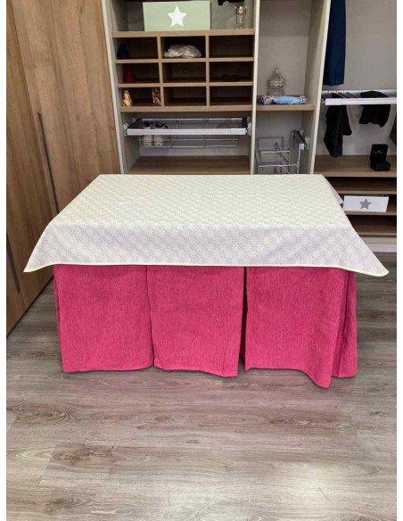 Conjunto Chenilla 10 Pliegues color Rosa Chicle con Tapete Crema