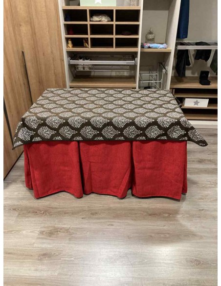 Conjunto Chenilla 10 Pliegues color Rojo con Tapete Acebo