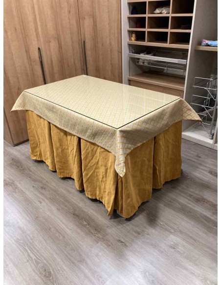 Conjunto Chenilla 10 Pliegues color Mostaza con Tapete Libano Mostaza