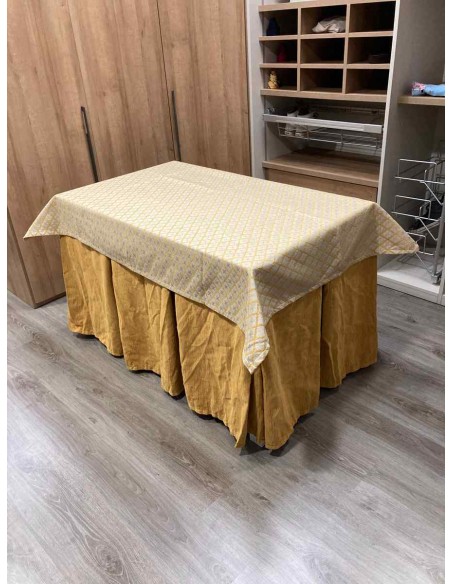 Conjunto Chenilla 10 Pliegues color Mostaza con Tapete Libano Mostaza