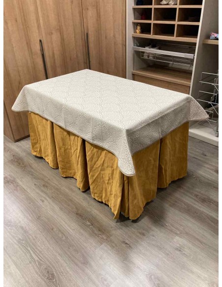 Conjunto Chenilla 10 Pliegues color Mostaza con Tapete Amanecer