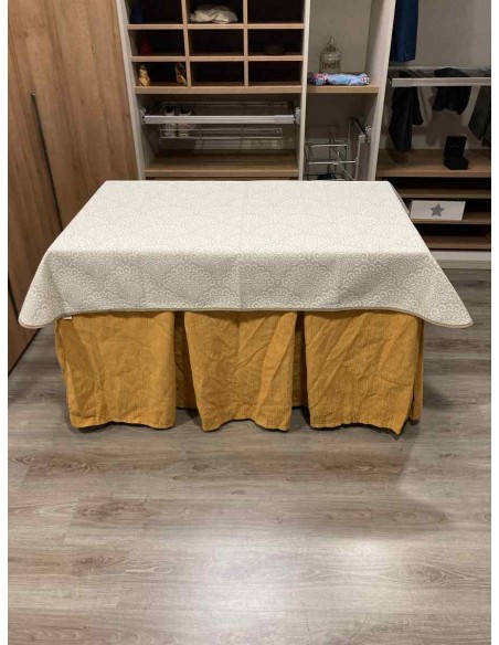 Conjunto Chenilla 10 Pliegues color Mostaza con Tapete Amanecer