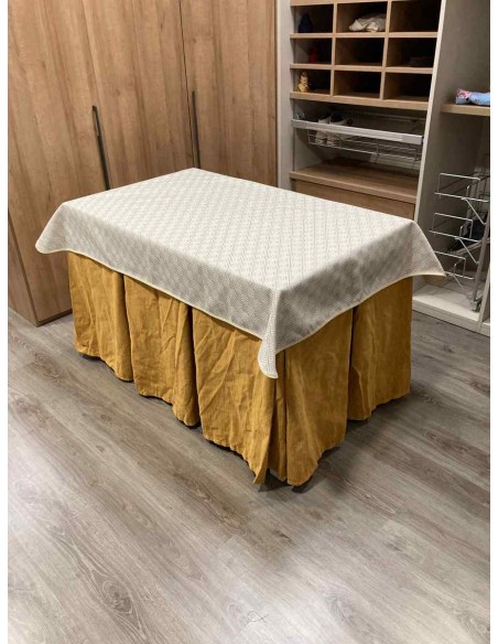 Conjunto Chenilla 10 Pliegues color Mostaza con Tapete Crema