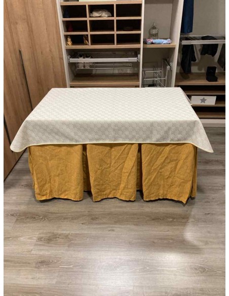 Conjunto Chenilla 10 Pliegues color Mostaza con Tapete Crema