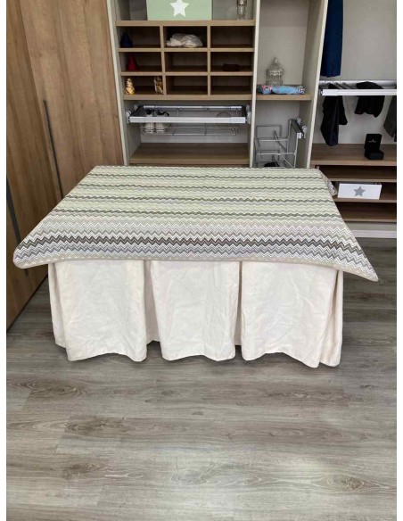 Conjunto Chenilla 10 Pliegues color Marfil con Tapete Estriado