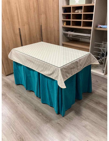 Conjunto Chenilla 10 Pliegues color Azul con Tapete Crema