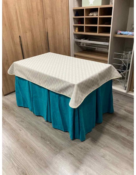 Conjunto Chenilla 10 Pliegues color Azul con Tapete Crema