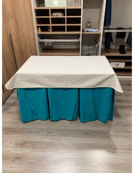 Conjunto Chenilla 10 Pliegues color Azul con Tapete Crema