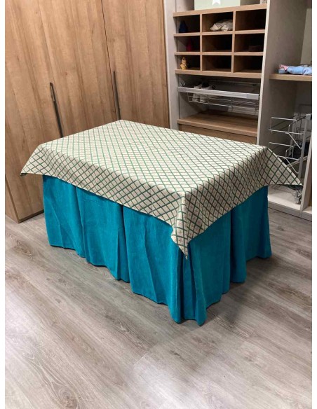 Conjunto Chenilla 10 Pliegues color Azul con Tapete Libano Verde