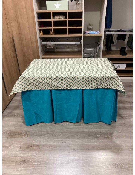 Conjunto Chenilla 10 Pliegues color Azul con Tapete Libano Verde