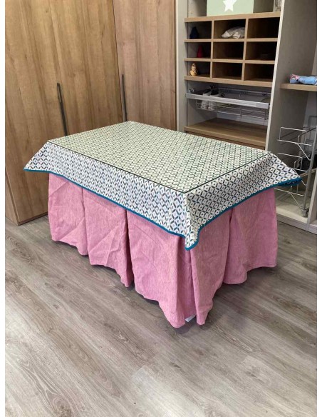 Ropa Chenilla 10 Pliegues color Rosa Pastel con Tapete Geo