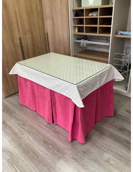 Ropa Chenilla 10 Pliegues color Rosa Chicle con Tapete Crema