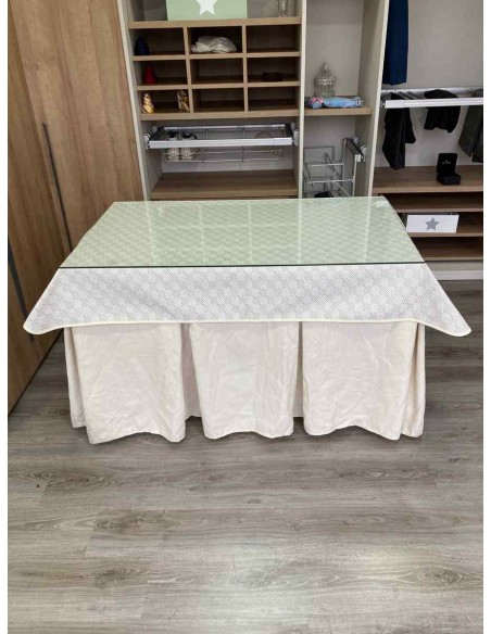 Ropa Chenilla 10 Pliegues color Marfil con Tapete Crema