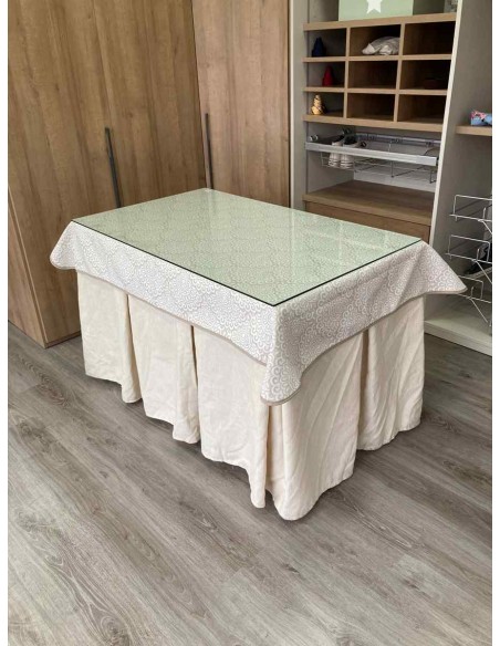 Ropa Chenilla 10 Pliegues color Marfil con Tapete Amanecer