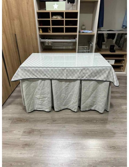 Ropa Chenilla 10 Pliegues color Gris Claro con Tapete Rombos