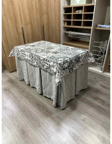 Ropa Chenilla 10 Pliegues color Gris Claro con Tapete Mosaico