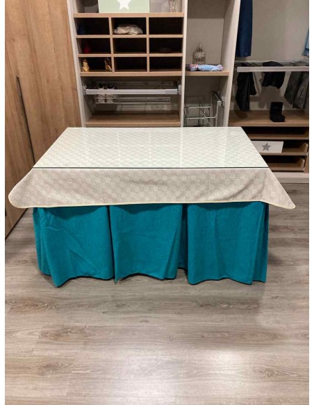 Ropa Chenilla 10 Pliegues color Azul con Tapete Crema