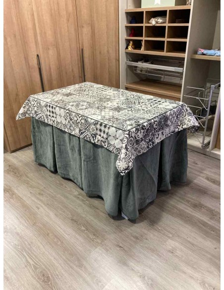Ropa Doble Grueso 10 Pliegues Gris con Tapete Azulejo