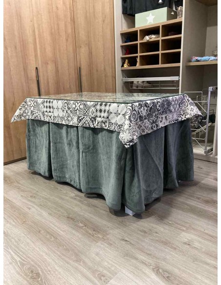 Ropa Doble Grueso 10 Pliegues Gris con Tapete Azulejo