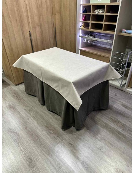 Conjunto Antimanchas Aterciopelada Triplegrueso color Chocolate con Tapete Liso Beige