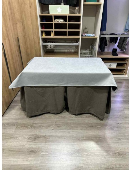 Conjunto Antimanchas Aterciopelada Triplegrueso color Chocolate con Tapete Liso Gris