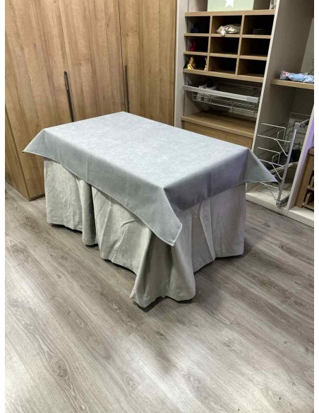 Conjunto Antimanchas Aterciopelada Triplegrueso color Marfil con Tapete Liso Gris