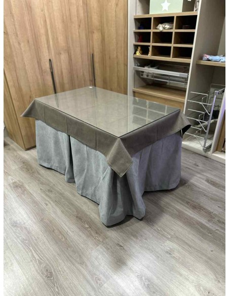 Conjunto Antimanchas Aterciopelada Triplegrueso color Gris con Tapete Liso Chocolate