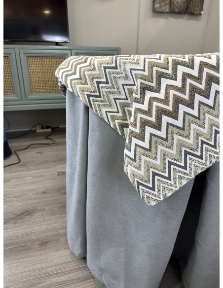 Ropa Redonda de Camilla Antimanchas Gris con Tapete color Hueso