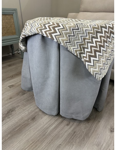 Ropa Redonda de Camilla Antimanchas Gris con Tapete color Hueso