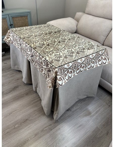 Ropa de Mesa de Camilla Antimanchas Aterciopelada Triple Grueso Nature Beige con Tapete Deluxe Ule Marrón
