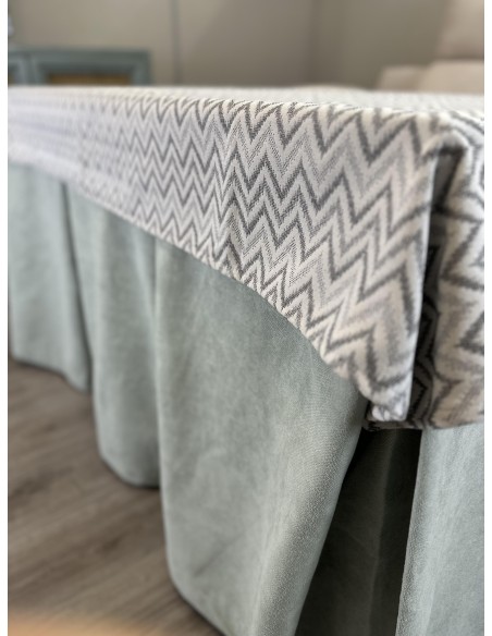 Ropa de Mesa Camilla Antimanchas Aterciopelada Triple Grueso Reforzada 10 pliegues Kumar Agua con Tapete Torino Gris