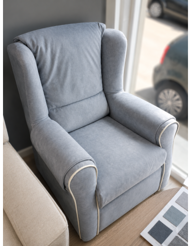 Sillón orejero gris azulado con...