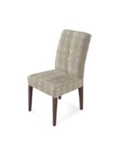 Silla de madera tapizada por completo y acolchada